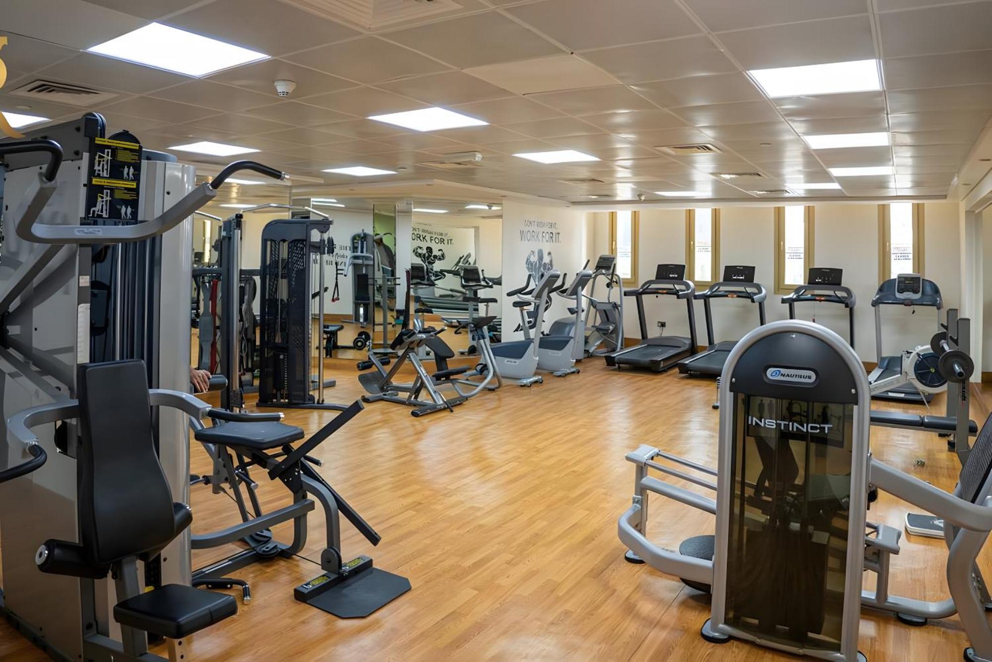 Al Reem Stylish 2br With Gym & Parking Apartment *